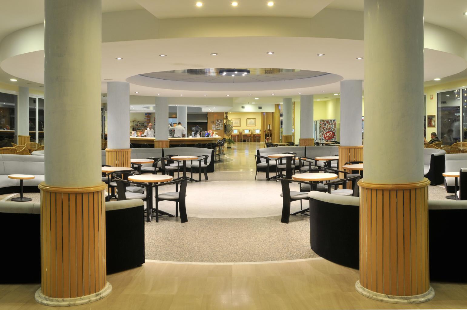 Hotel Caprici &